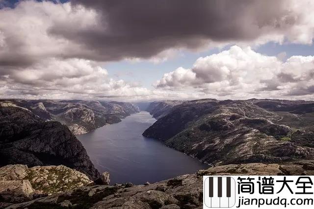 傻子才悲伤尤克里里谱_朴树_浪漫而忧伤的歌词和旋律让人爱不释手