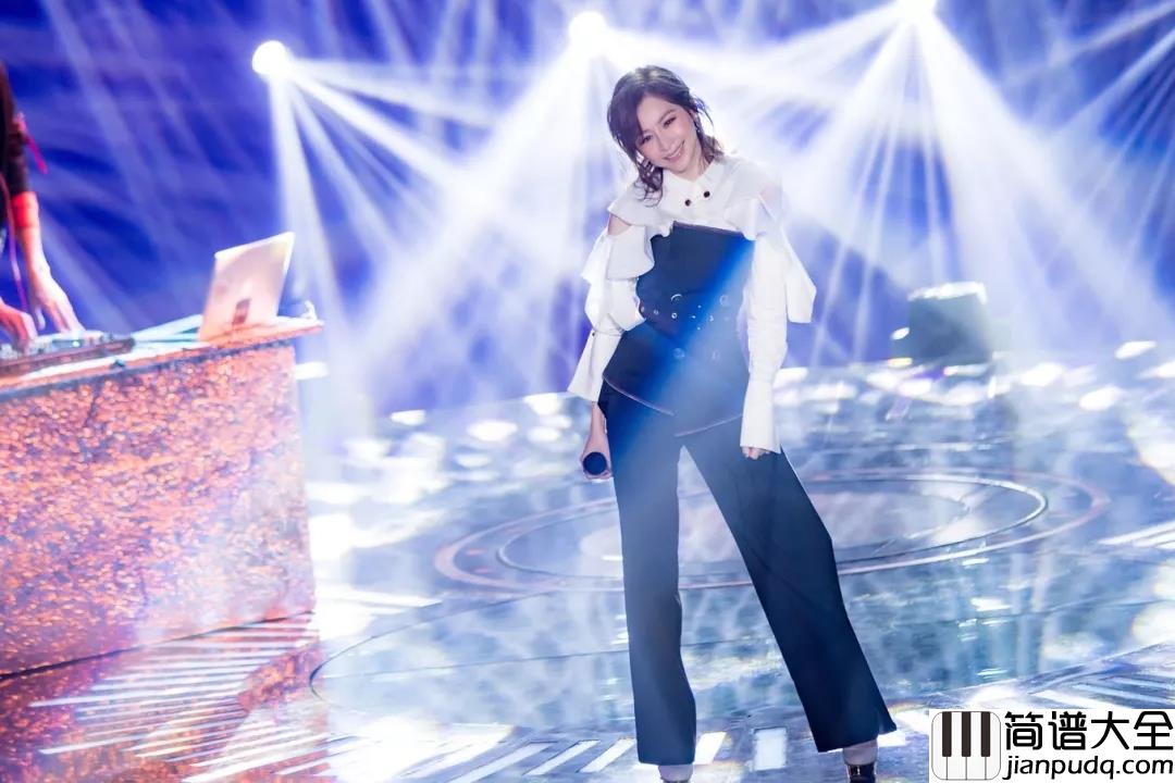 月光钢琴谱_王心凌_趁着夜晚寻找月光方向