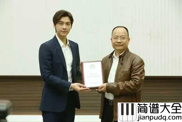 爱在春蕾钢琴谱_李易峰_郝为_爱是对苦难命运坚强的回答