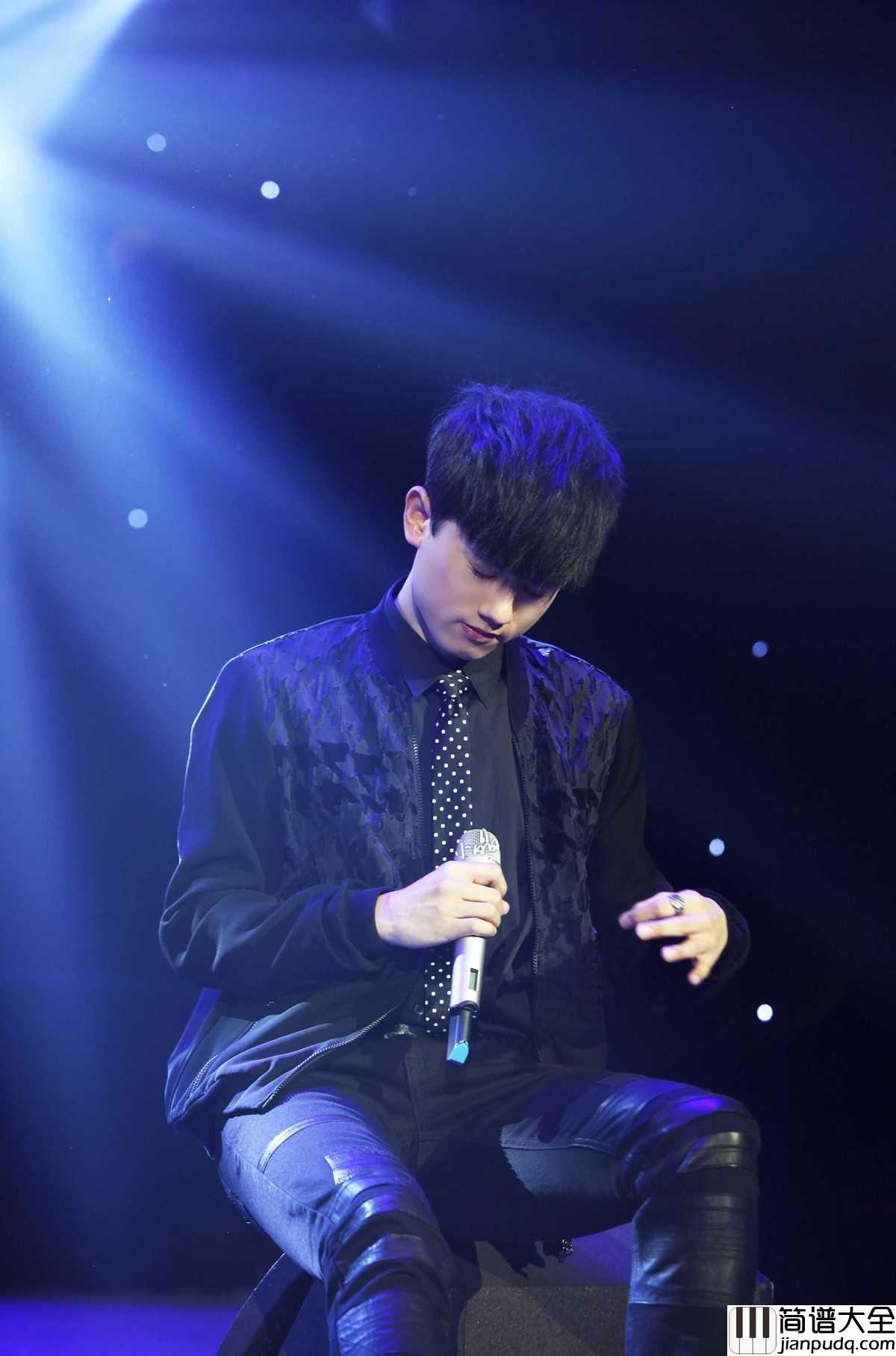 逆战钢琴谱_张杰_风起云涌逆战归来