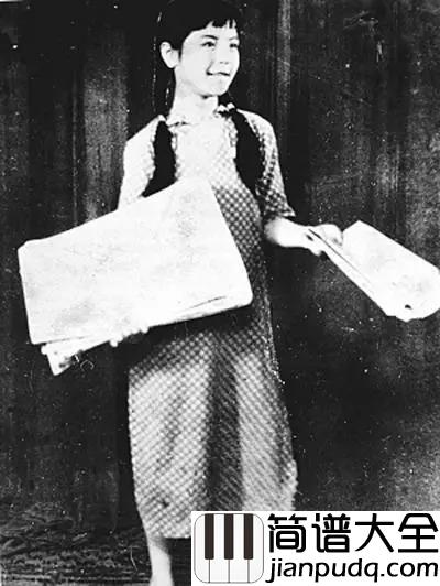 卖报歌五线谱_不为人知的背后心酸故事