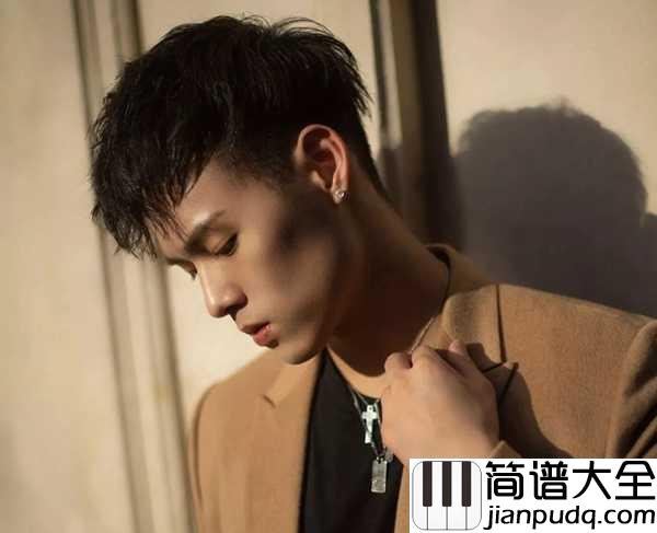 一个人去巴黎吉他谱_董又霖_独自在巴黎的街头，却每走一步都回想起每一个曾经