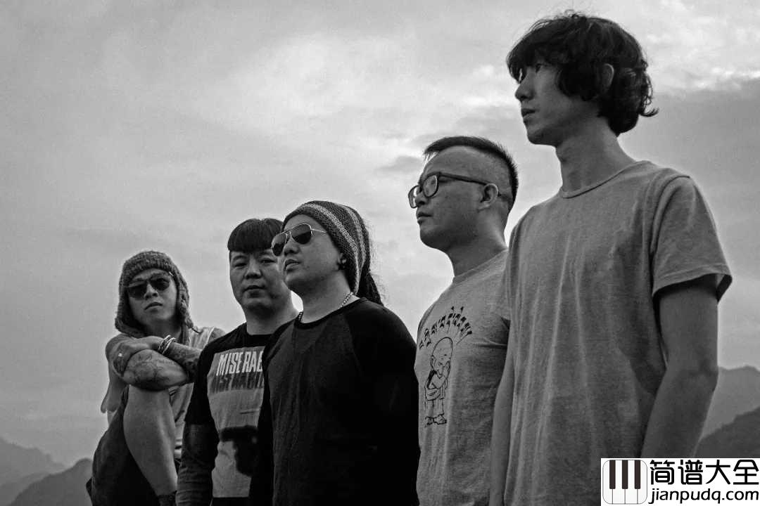 公路之歌吉他谱_痛仰乐队_黎明的曙光已微微照亮__我似曾闻见鲜花在盛放