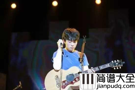 鼓楼吉他谱_赵雷_我站在鼓楼上面，一切繁华与我无关