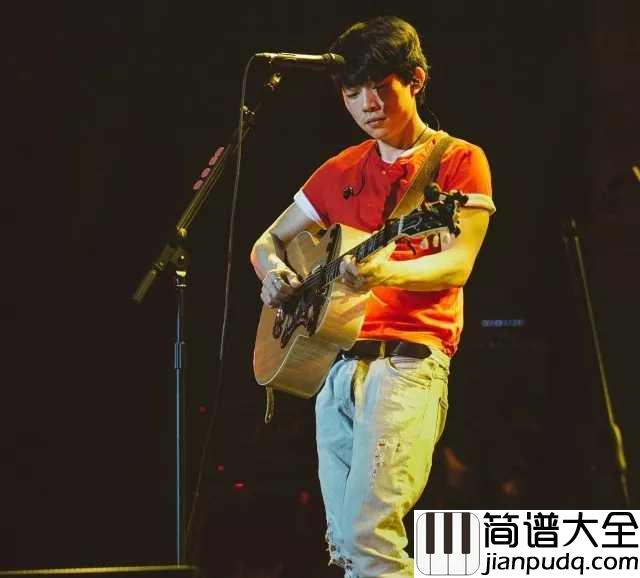 鼓楼吉他谱_赵雷_我站在鼓楼上面，一切繁华与我无关