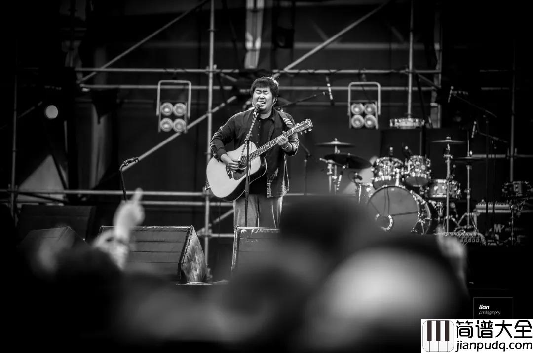 连衣裙吉他谱_宋冬野_我说嘿_不爱唱歌的姑娘啊__我明天就要娶你回家