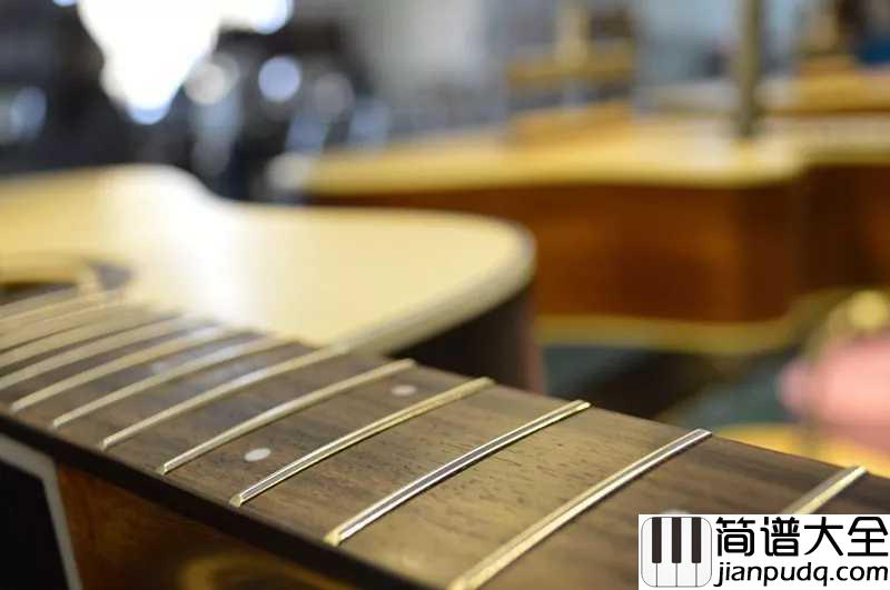 同样是吉他,为甚么价格差距这么大?