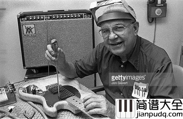 Supreme的联名吉他,凭什么发售价就上万!?