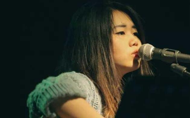 你还在忧愁什么呢尤克里里谱_花粥_厘小白_不要为爱情忧愁，它是我们所不能掌控的_吉他谱_钢琴谱_简谱