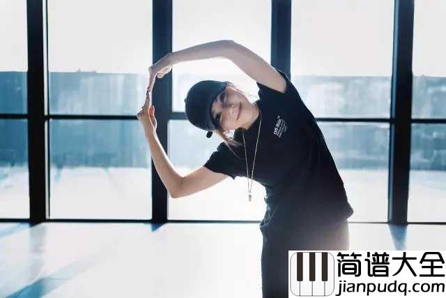 回忆的沙漏简谱__邓紫棋人生中第一首进录音棚的歌曲，被巨肺天后演绎的撕心裂肺。