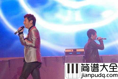 奔跑简谱_黄征_/_羽泉_随风飞翔有梦作翅膀__敢爱敢做勇敢闯一闯