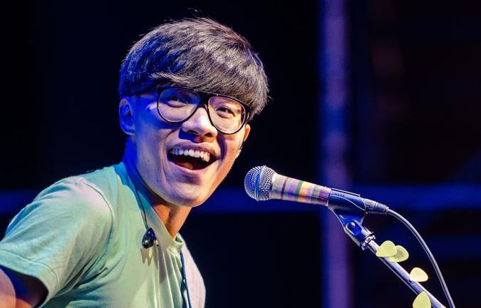 Live House吉他谱_卢广仲_G调原版弹唱谱_图片六线谱