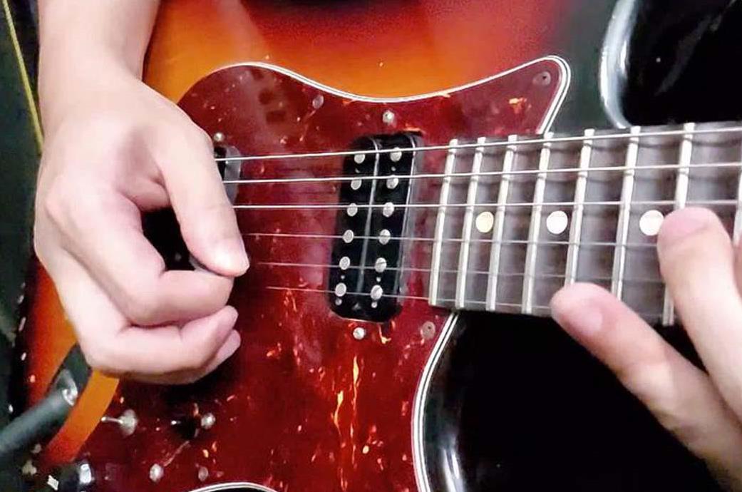 电吉他365日练习《提高拨片弹奏的精准度》第42周_电吉他乐谱