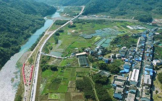 奔向小康简谱_绮萱演唱_娄星/桂慧飞词曲_吉他谱_钢琴谱_简谱