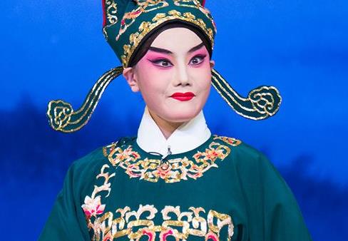 来到了长沙城将船泊定