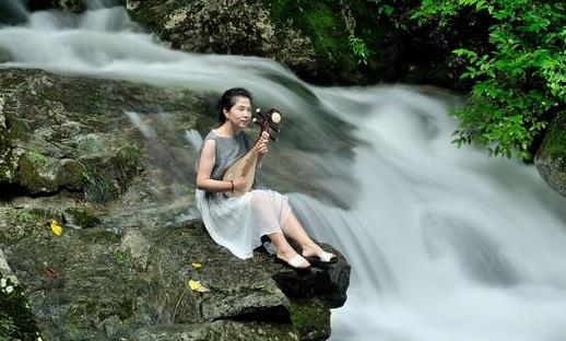 泉水叮咚响合唱